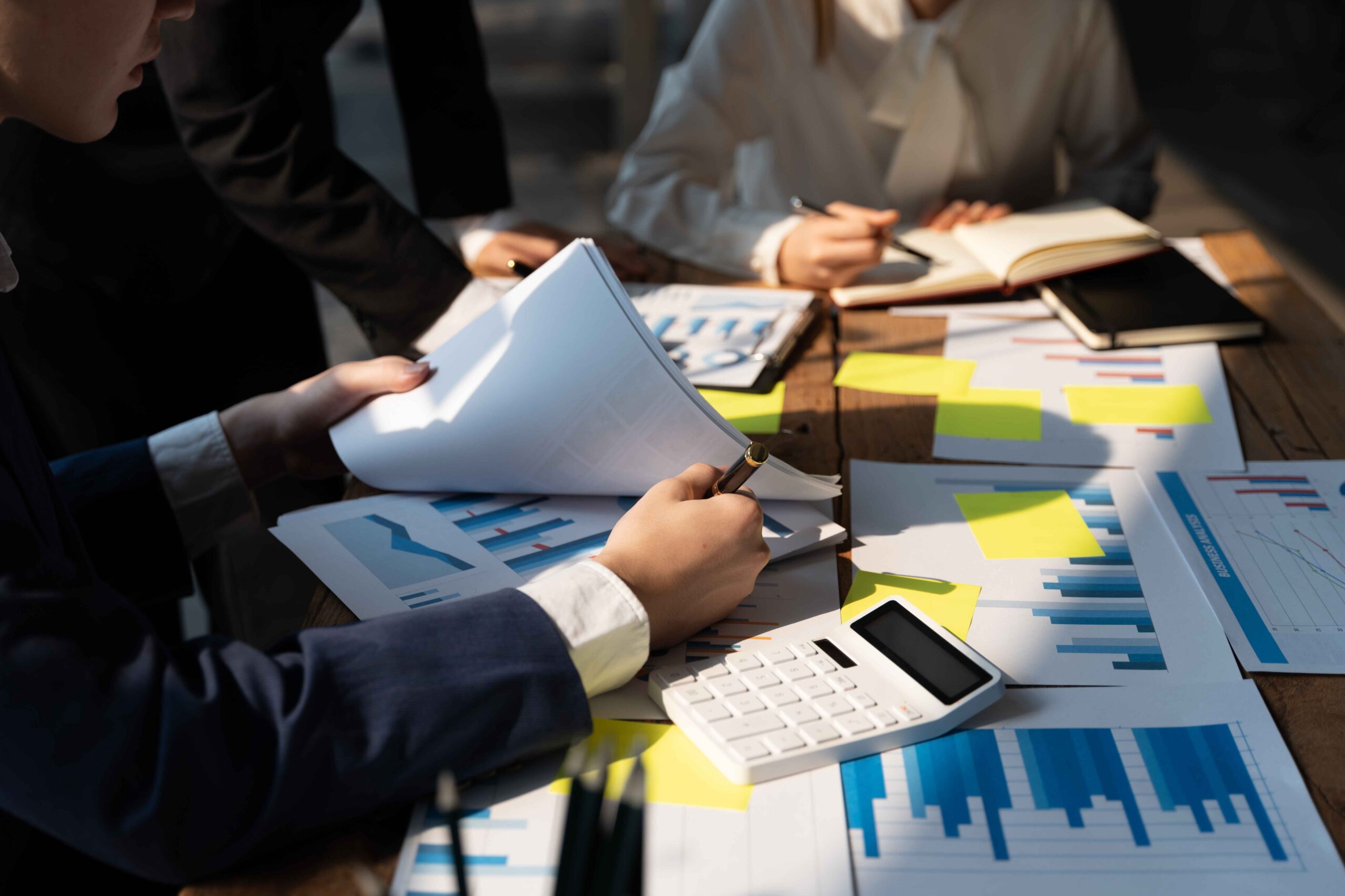 vecteezy_business-financial-accountant-discussing-with-partner-are_8570273